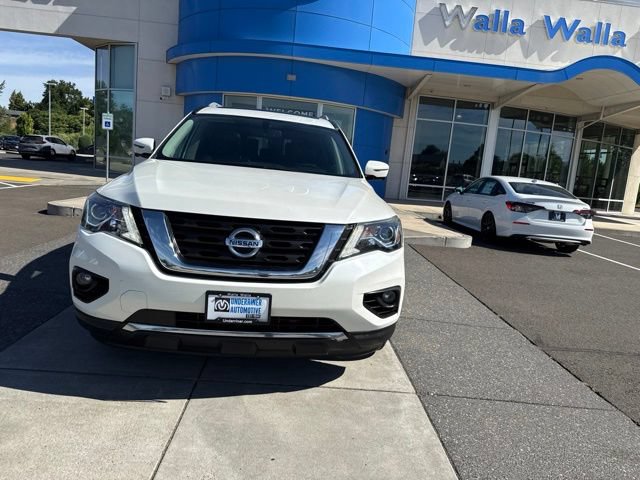 Used 2017 Nissan Pathfinder Platinum w/ Family Entertainment Package AWD/4WD image 13