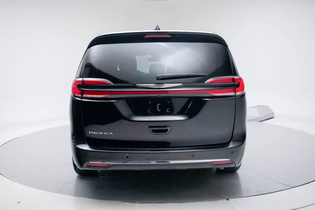 Used 2025 Chrysler Pacifica Select FWD image 4