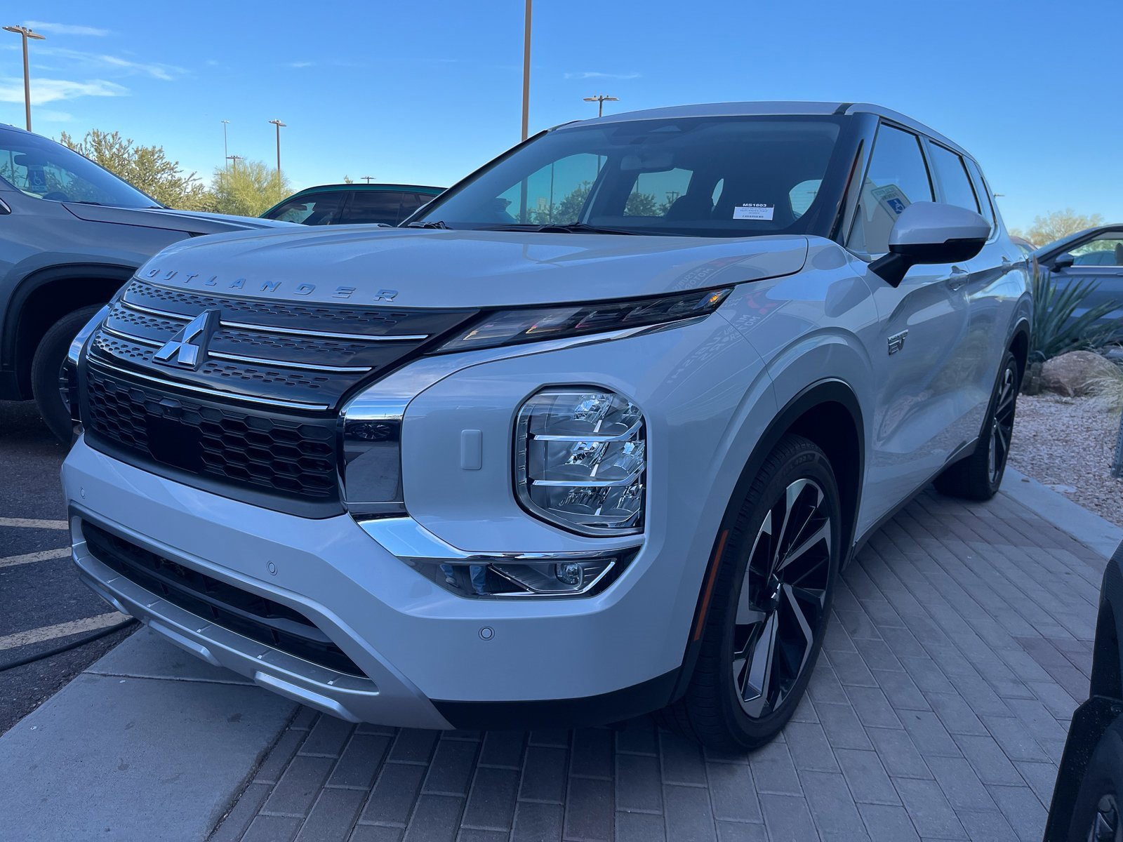 New 2025 Mitsubishi Outlander 4WD Plug-In Hybrid