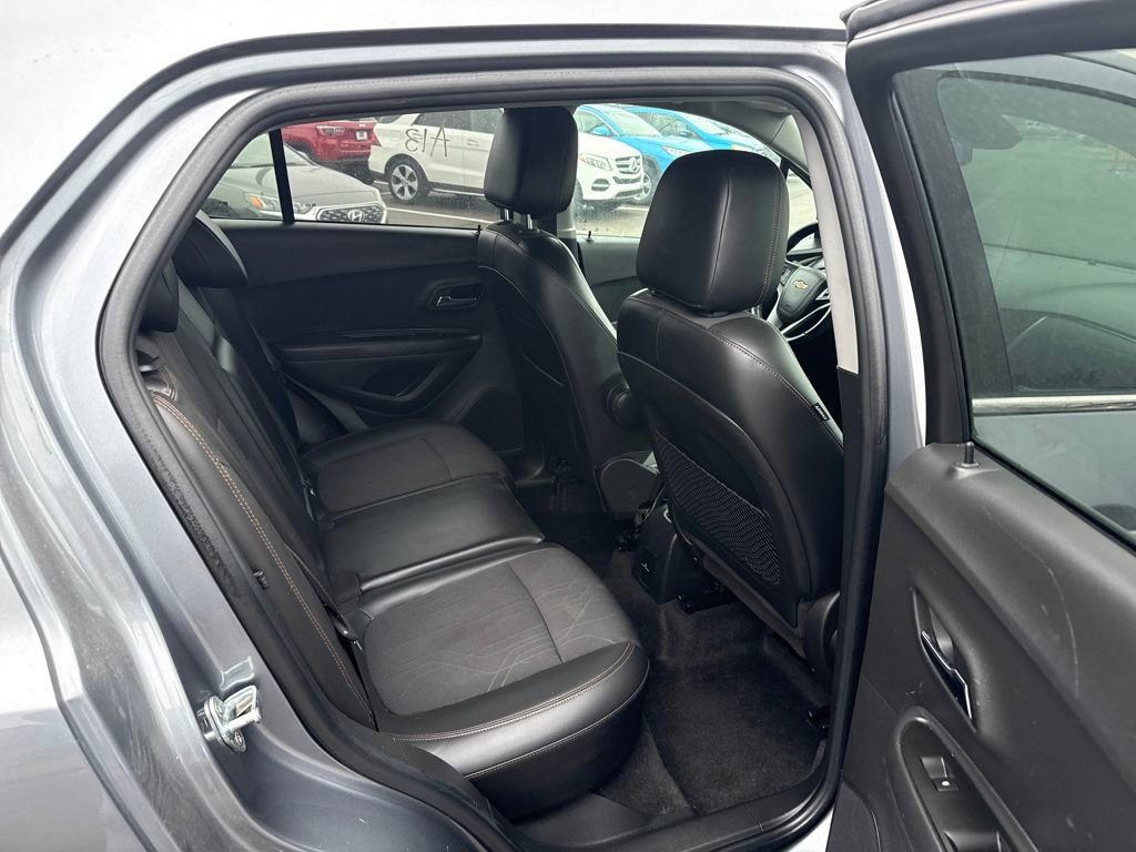 Used 2019 Chevrolet Trax LT w/ LT Convenience Package image 17