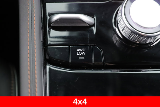 Used 2025 Jeep Grand Cherokee Summit AWD/4WD image 27