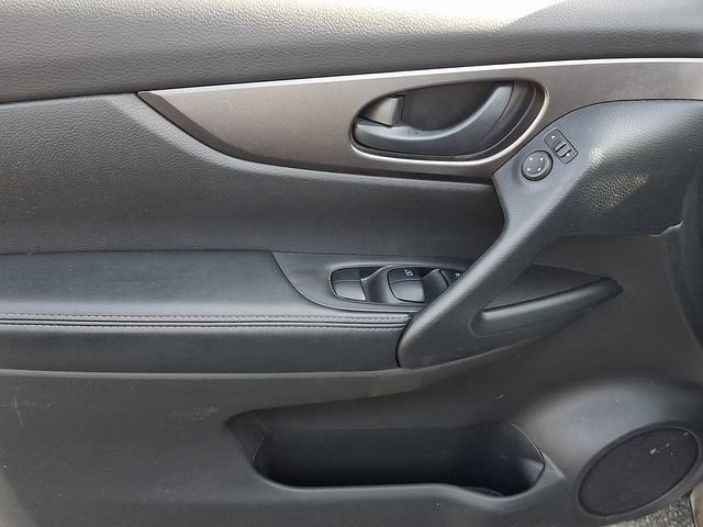 Used 2021 Nissan Rogue Sport S image 12