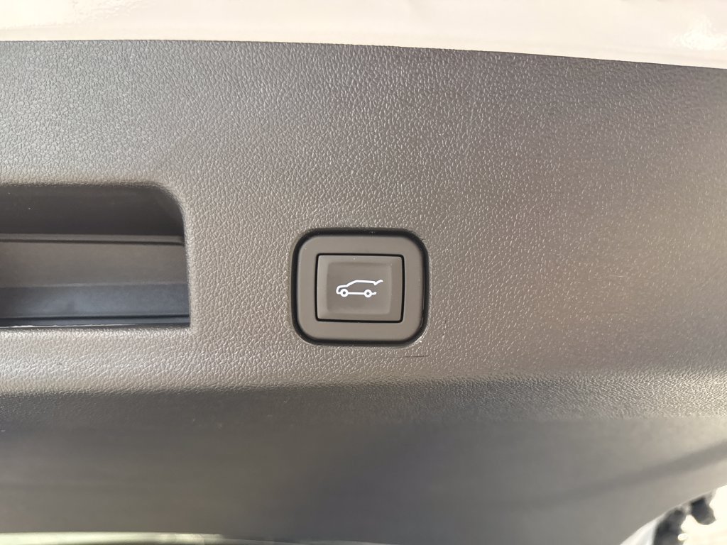 New 2027 Chevrolet Traverse LT w/ Driver Confidence Package FWD image 38