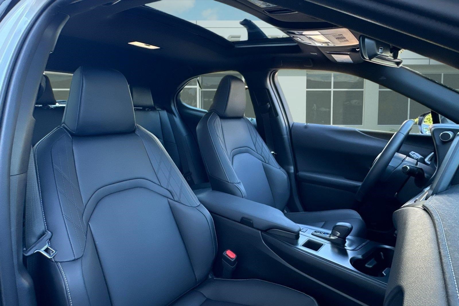 Used 2025 Lexus UX 300h FWD w/ Accessory Package (Z2) image 31
