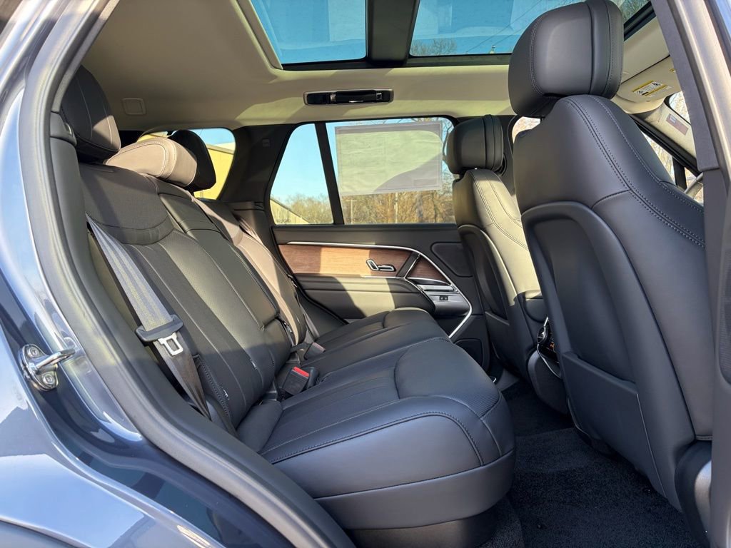 New 2025 Land Rover Range Rover SE image 17