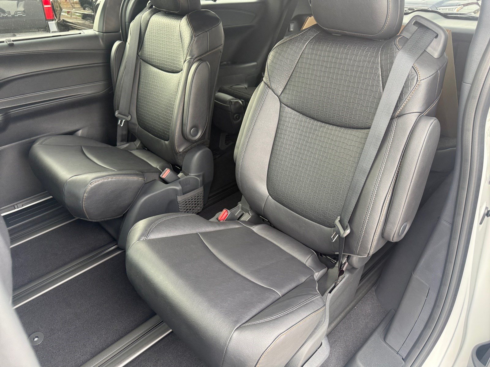 New 2026 Toyota Sienna XLE Woodland Edition AWD/4WD image 17