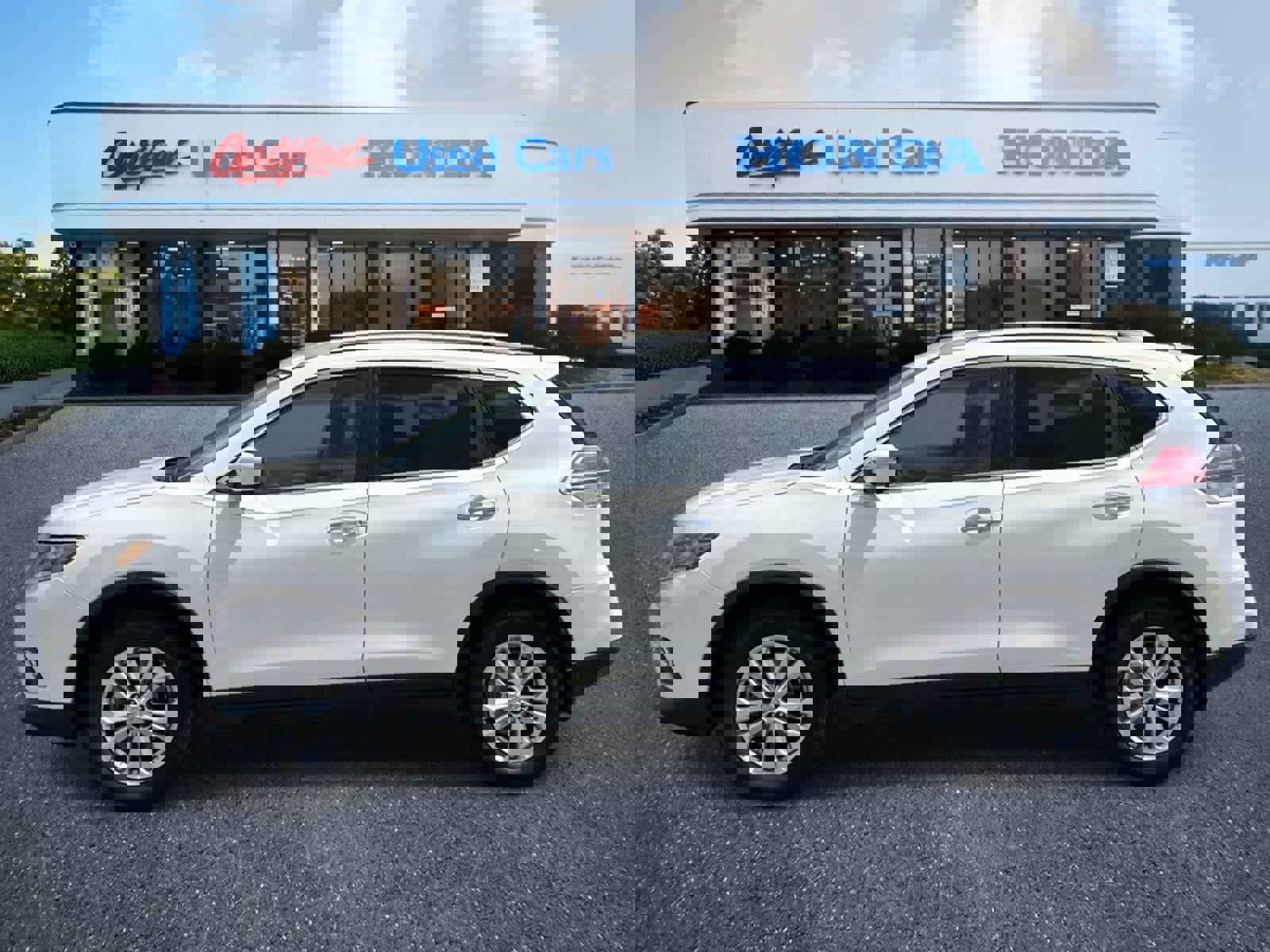 Used 2014 Nissan Rogue SV w/ SV Premium Package FWD image 2