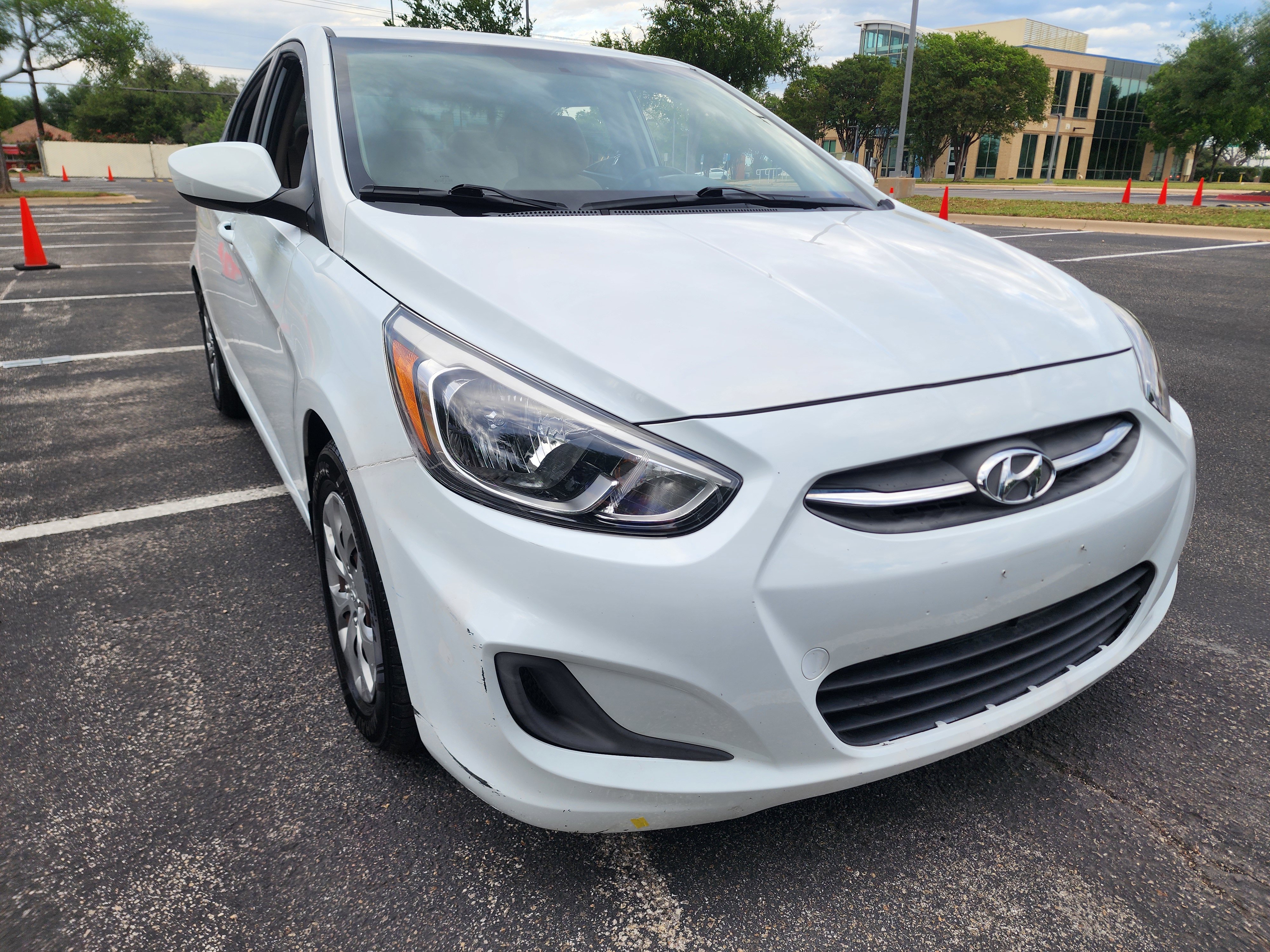 Used 2017 Hyundai Accent SE image 1