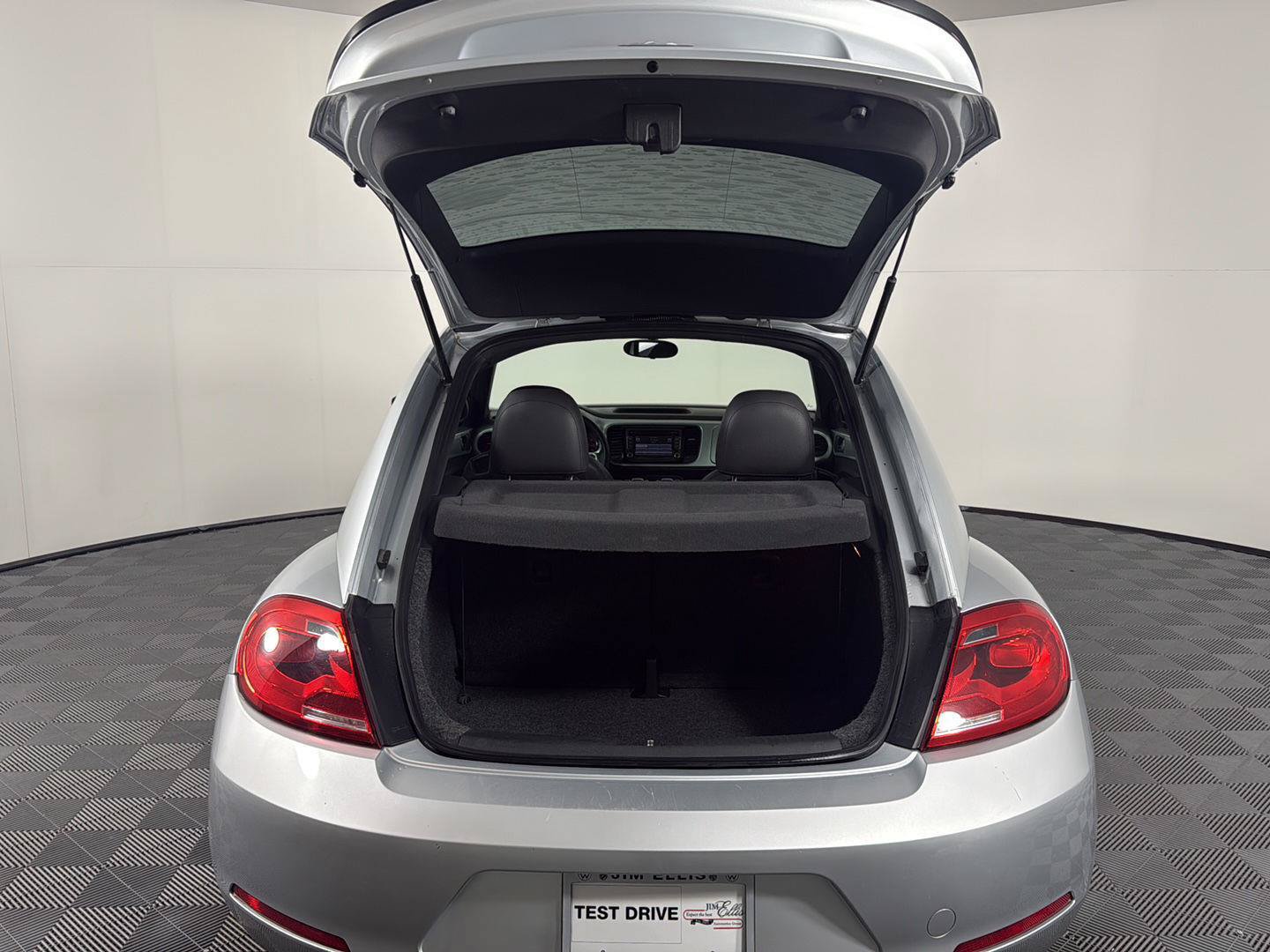 Used 2012 Volkswagen Beetle 2.5 FWD image 21