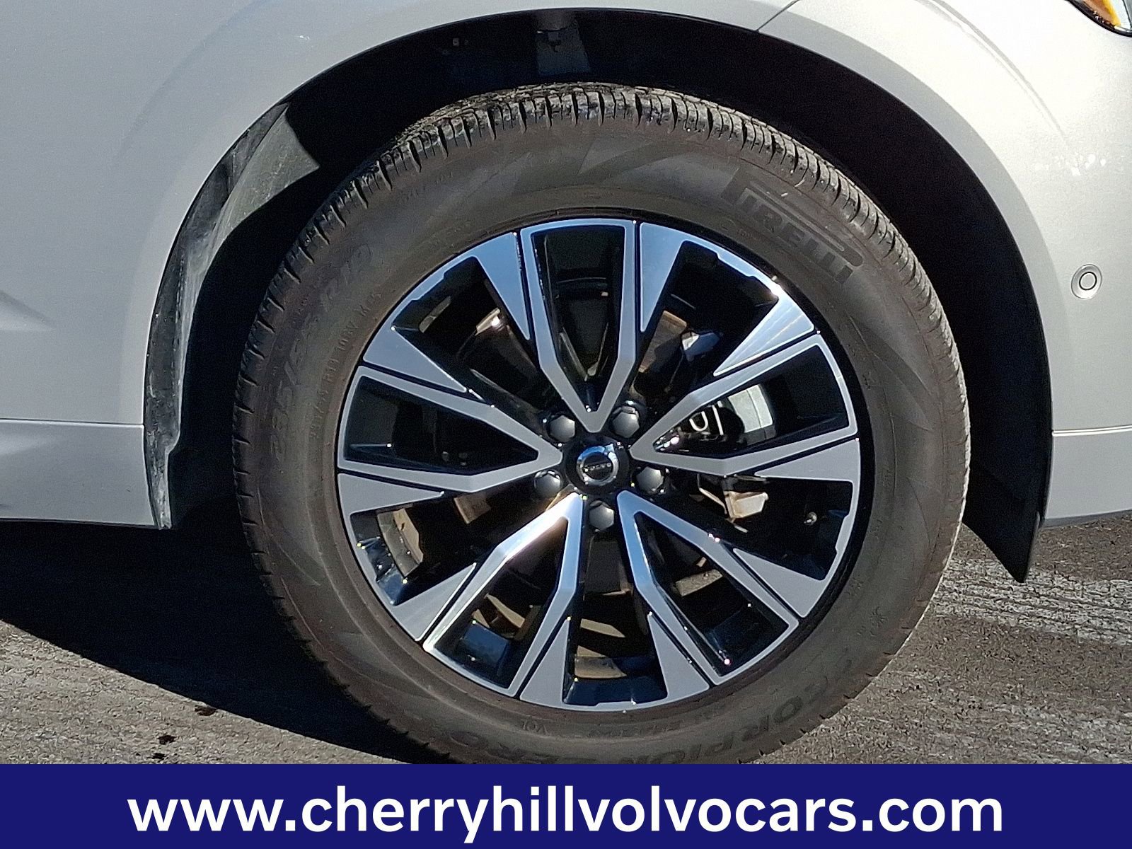 Certified 2025 Volvo XC60 B5 Plus image 9