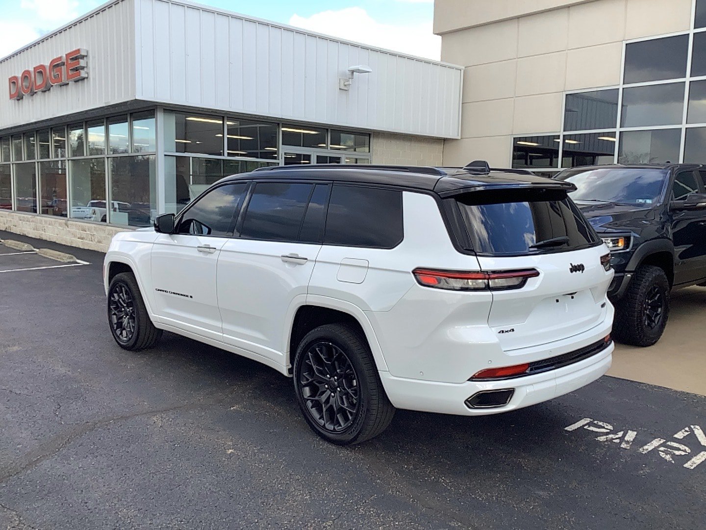 Certified 2024 Jeep Grand Cherokee L Summit AWD/4WD image 6