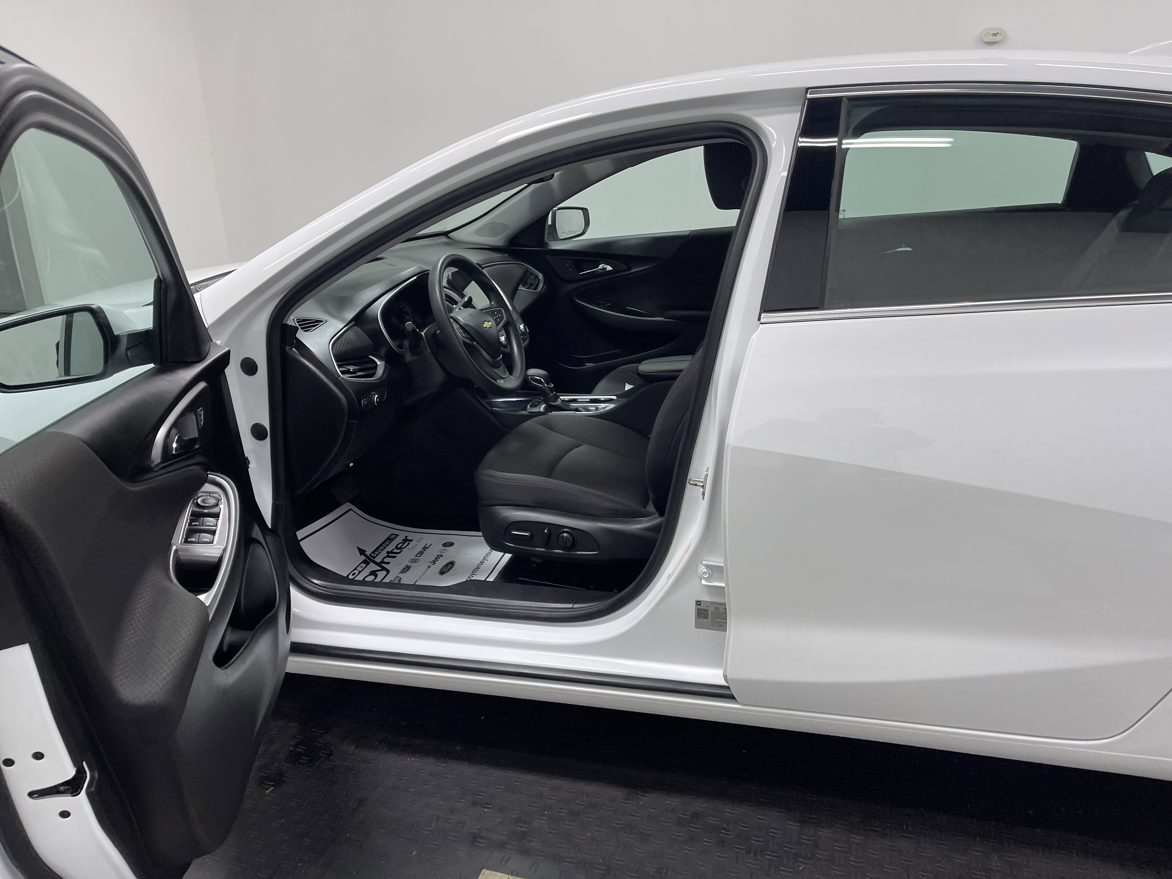 Used 2023 Chevrolet Malibu LT image 9