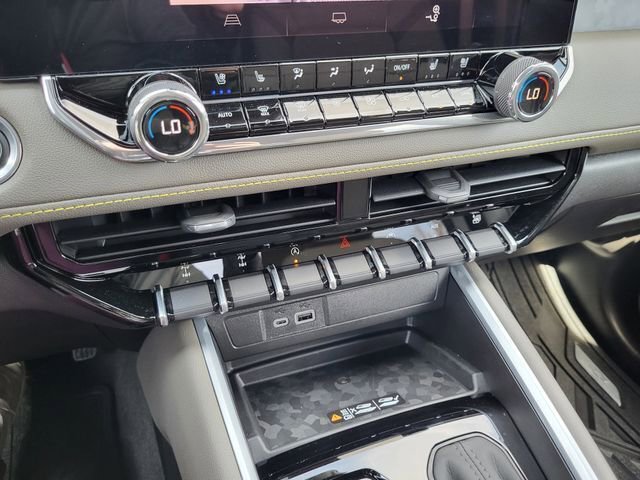 Used 2026 Chevrolet Colorado ZR2 image 18