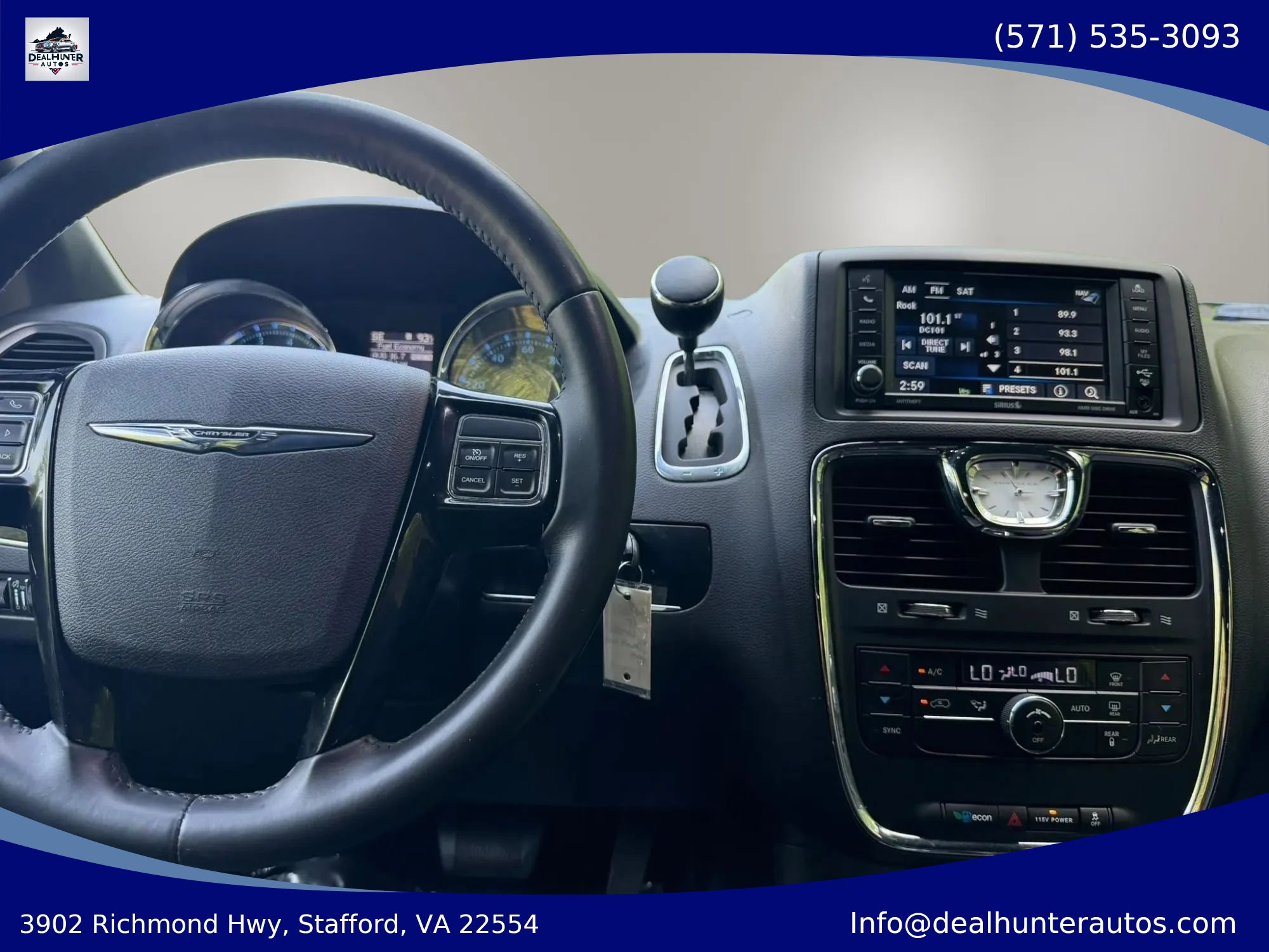 Used 2015 Chrysler Town & Country S FWD image 32