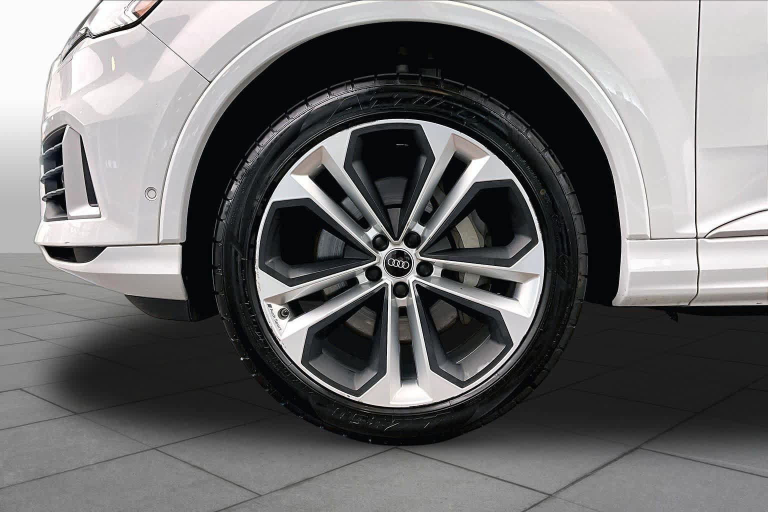 Used 2023 Audi Q7 3.0T Premium Plus w/ Premium Plus Package AWD/4WD image 11