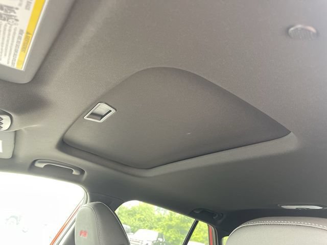 New 2026 Chevrolet Trax RS w/ Sunroof Package FWD image 21