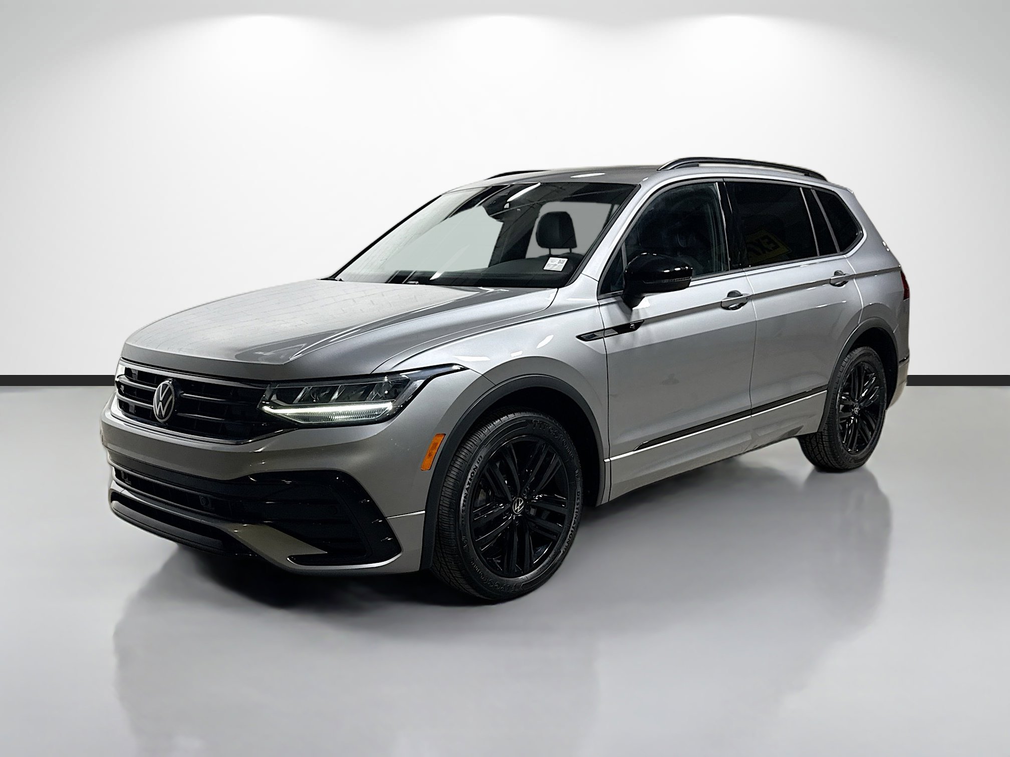 Used 2022 Volkswagen Tiguan SE R-Line image 7