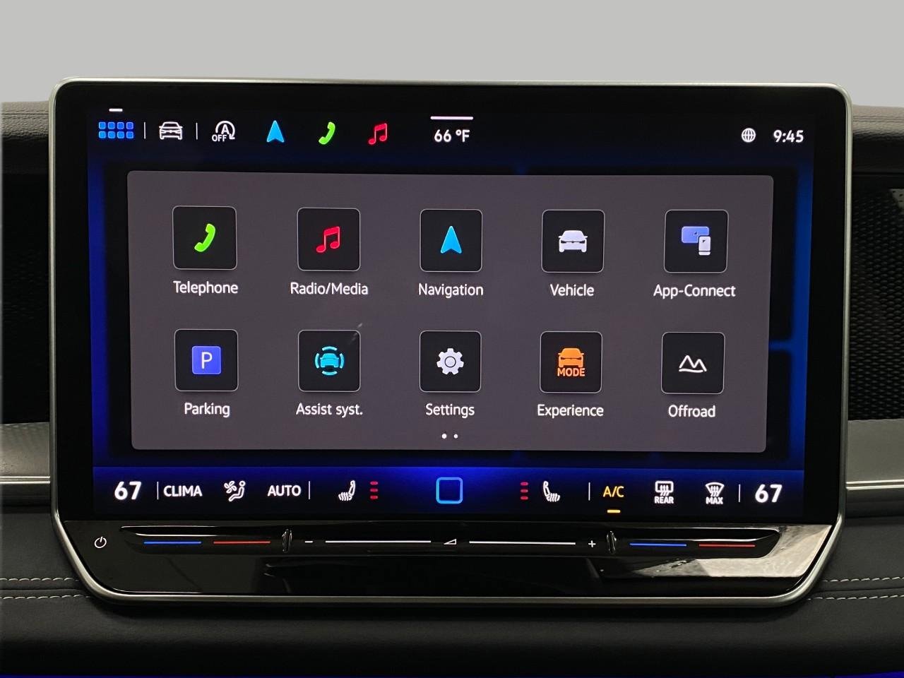 Certified 2025 Volkswagen Tiguan SE image 21