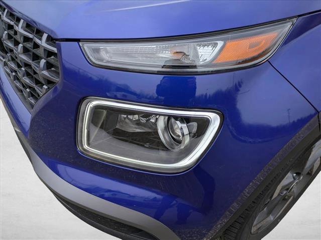 Used 2022 Hyundai Venue Limited image 9