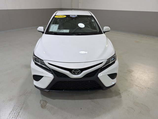 Used 2020 Toyota Camry SE w/ Carpet Mat Package FWD image 3