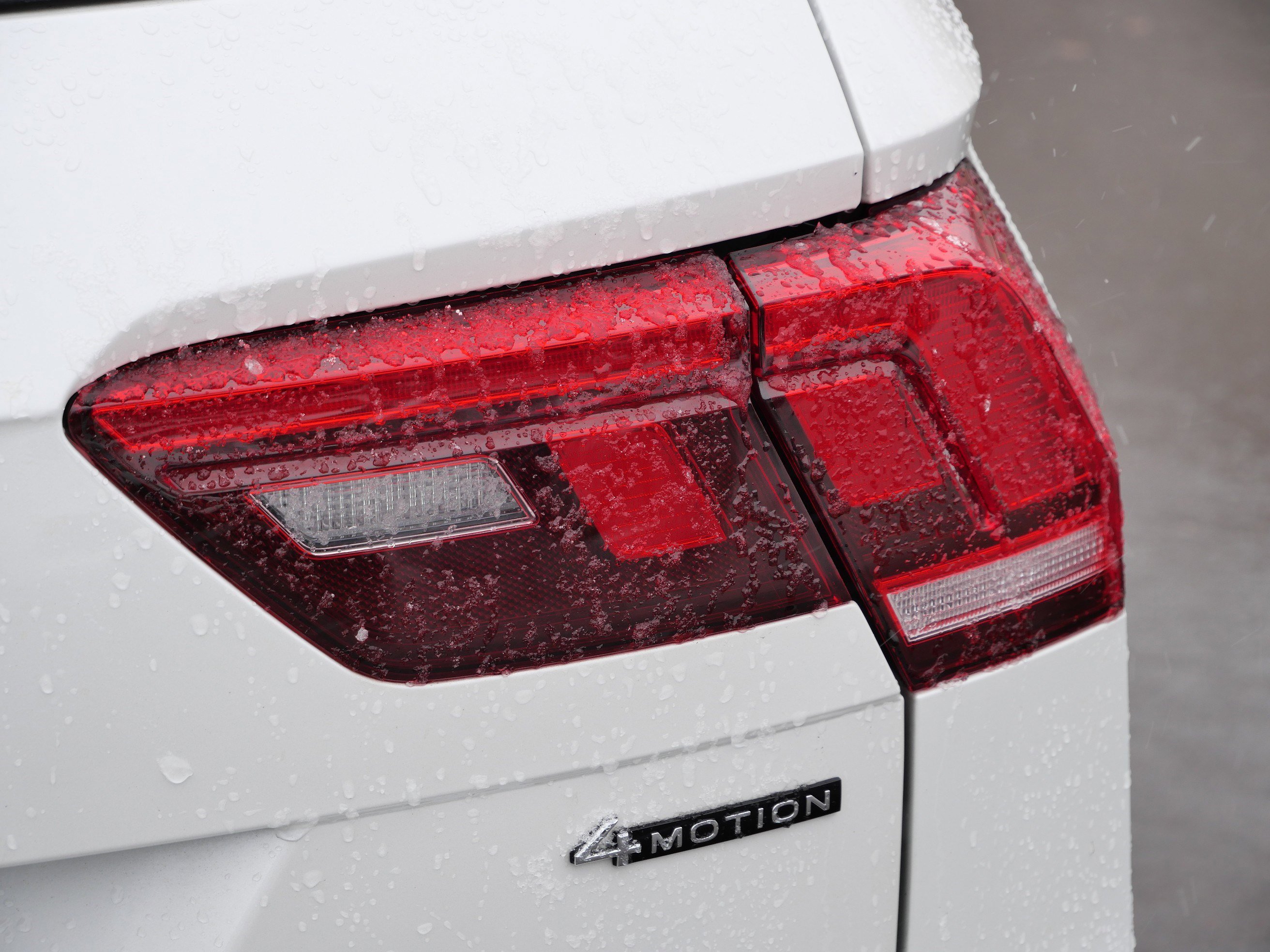 Certified 2022 Volkswagen Tiguan SEL R-Line image 17