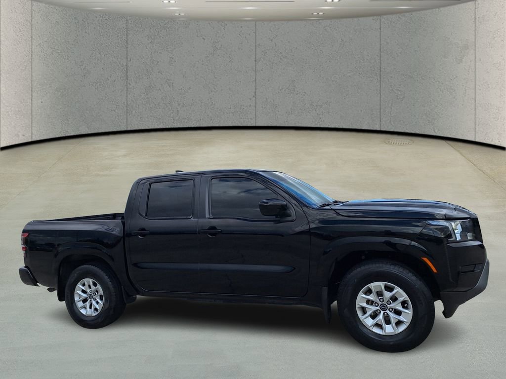 Used 2024 Nissan Frontier SV image 3