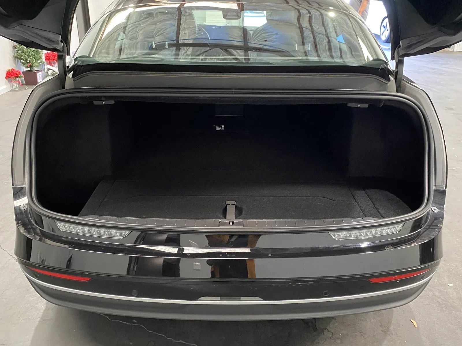 Used 2024 Lucid Air Pure image 8