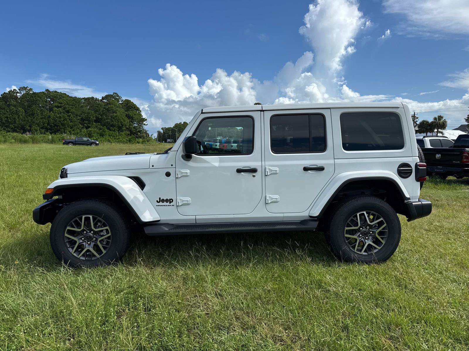 New 2025 Jeep Wrangler Unlimited Sahara AWD/4WD image 6