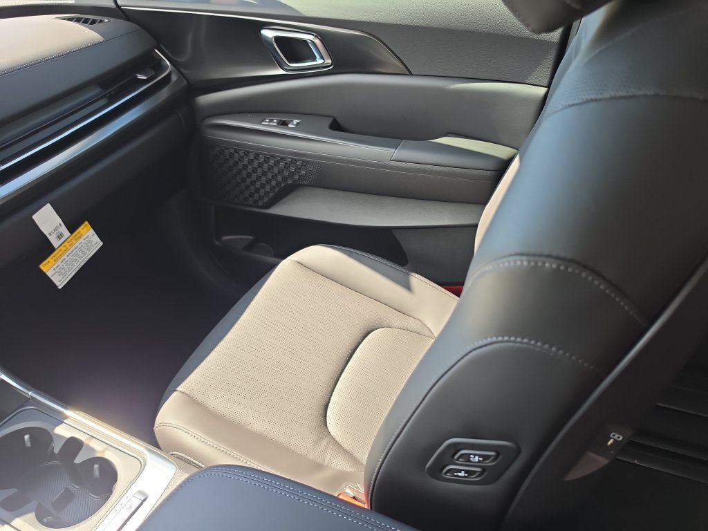 New 2027 Kia Carnival EX FWD image 16