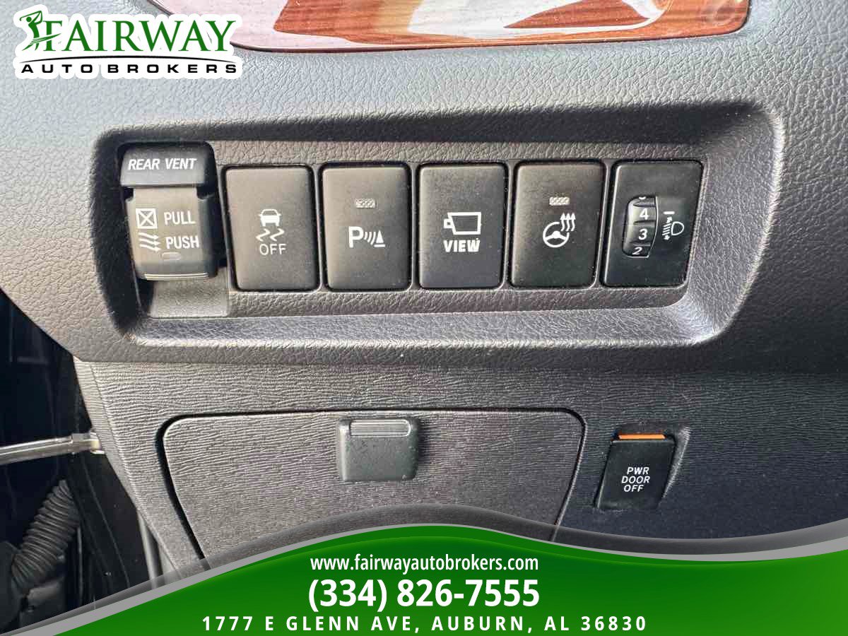 Used 2020 Toyota Sienna Limited Premium w/ Carpet Mat Package AWD/4WD image 17