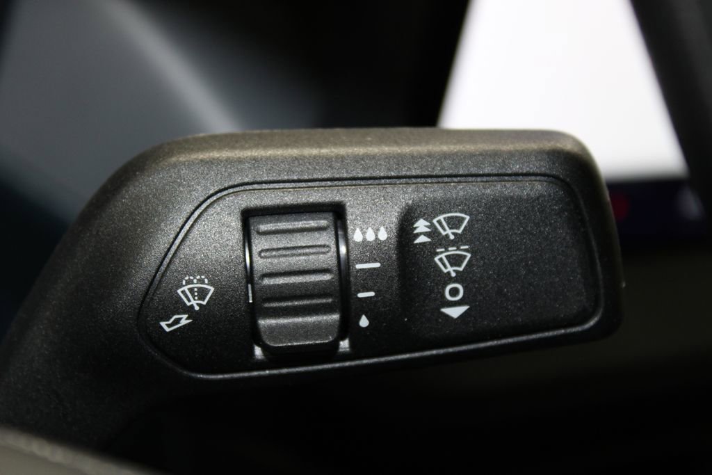 New 2025 Ford Maverick XL image 42