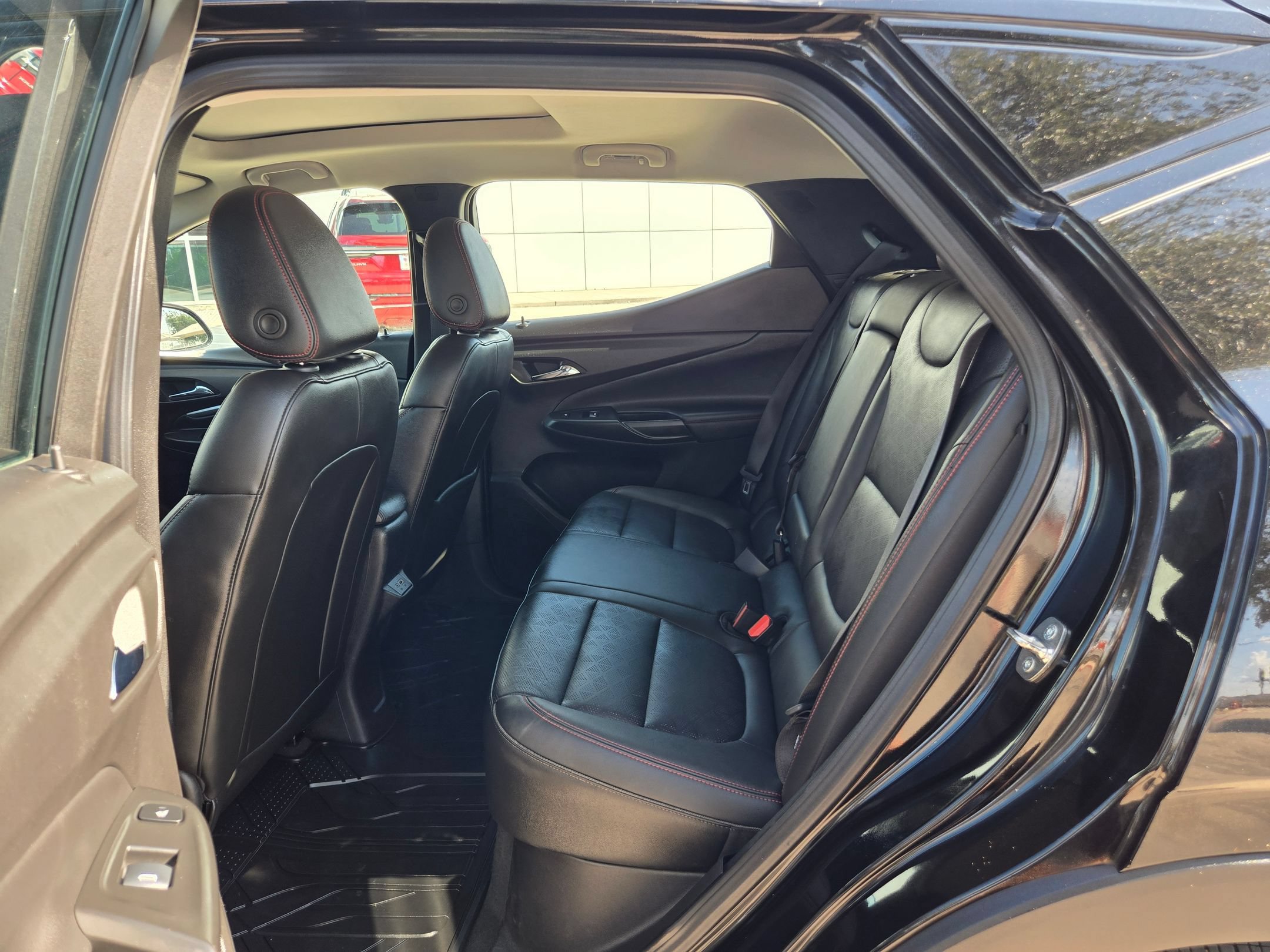Certified 2023 Chevrolet Bolt EUV Premier w/ Sun & Sound Package FWD image 21