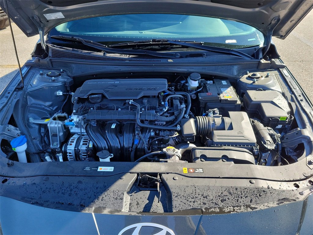 Certified 2025 Hyundai Elantra Sport image 33
