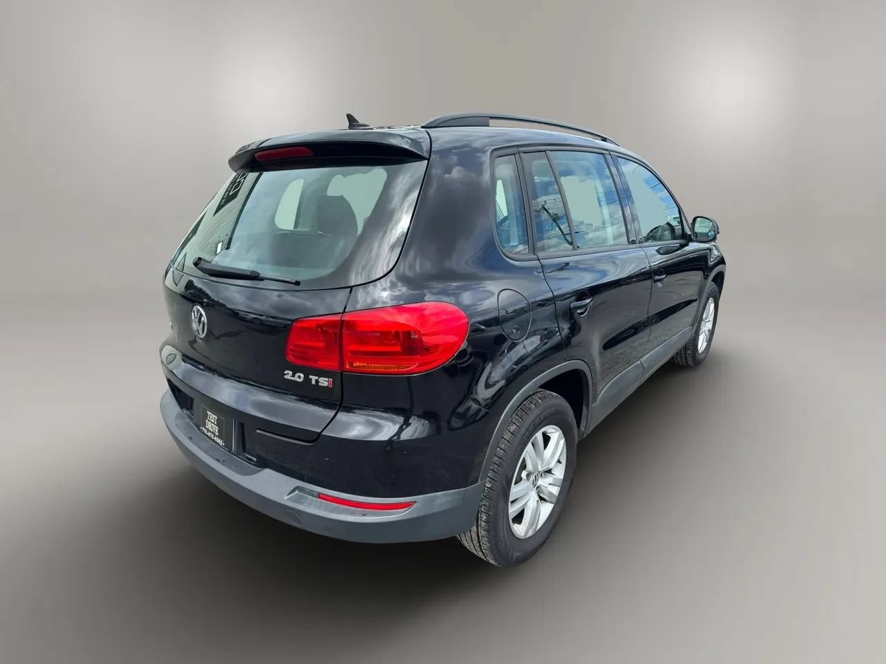 Used 2015 Volkswagen Tiguan S FWD image 9