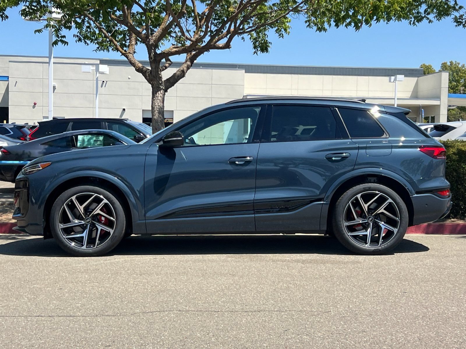 New 2027 Audi SQ6 e-tron Premium Plus AWD/4WD image 3