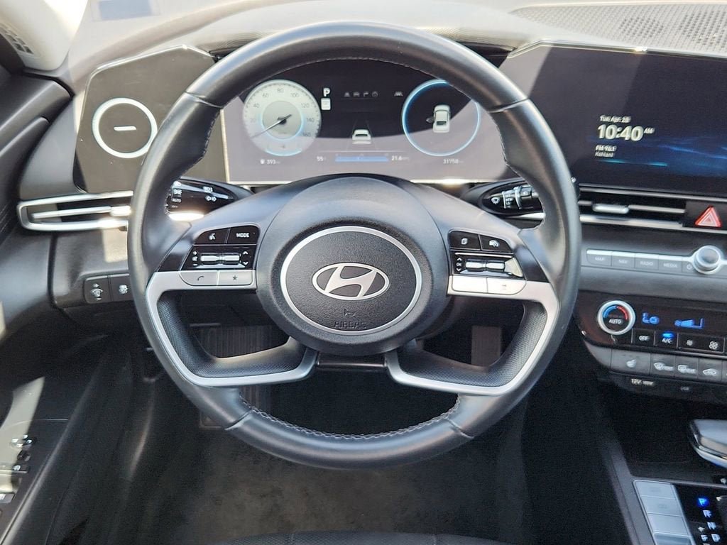 Used 2025 Hyundai Elantra Limited FWD image 12
