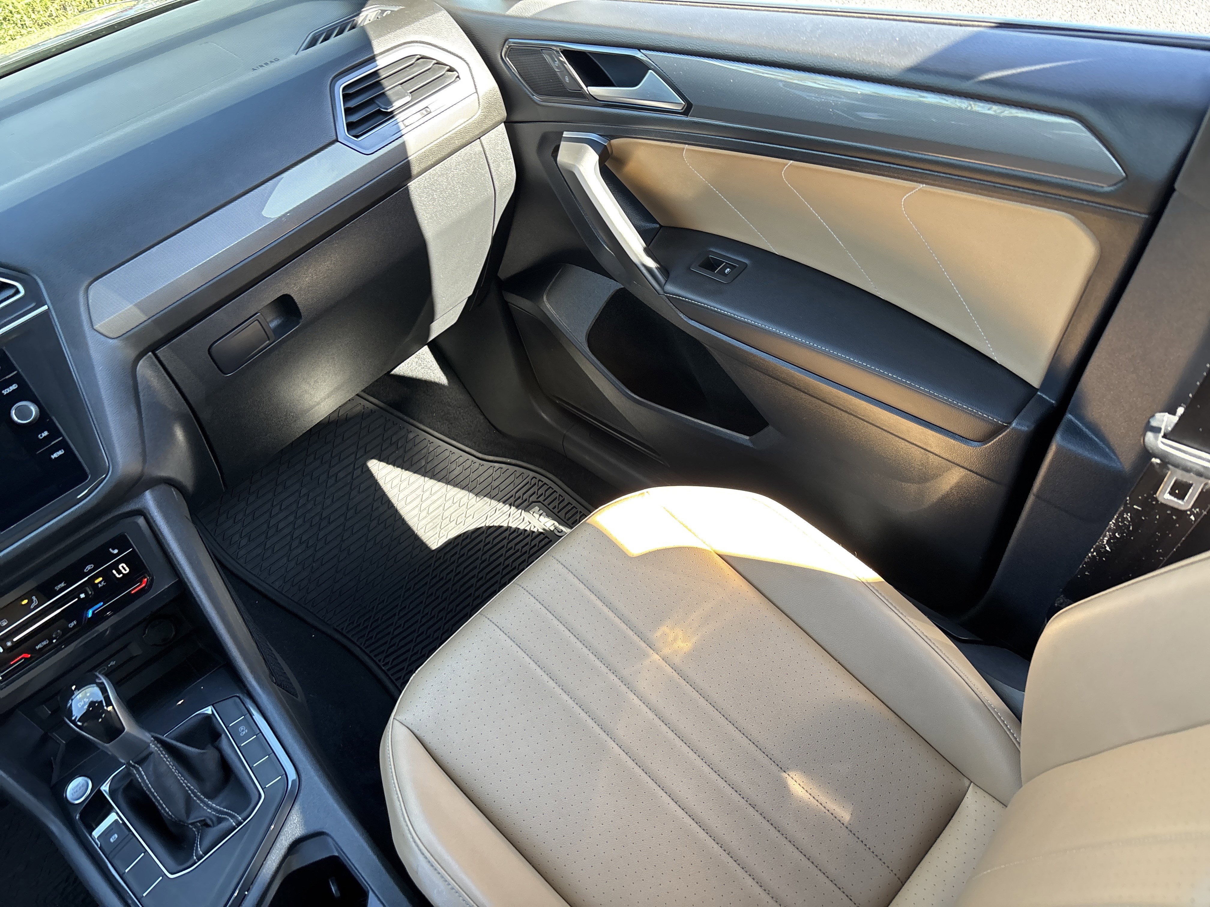 Used 2022 Volkswagen Tiguan SE image 15