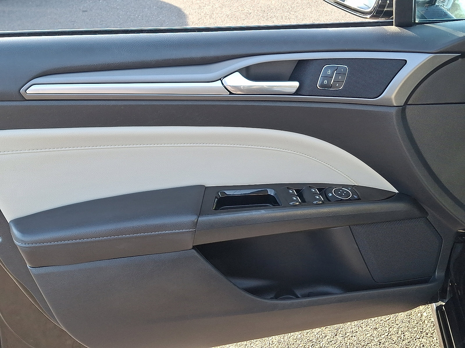 Used 2015 Ford Fusion Titanium image 11