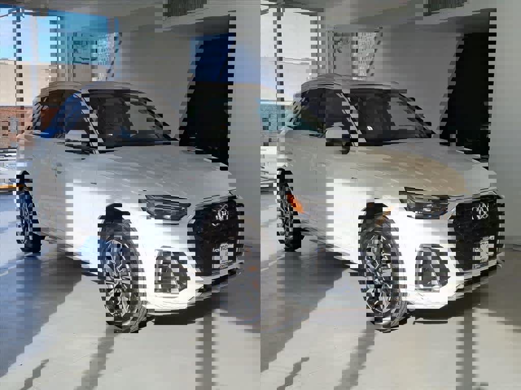 Used 2023 Audi Q5 2.0T Premium w/ Convenience Package image 3