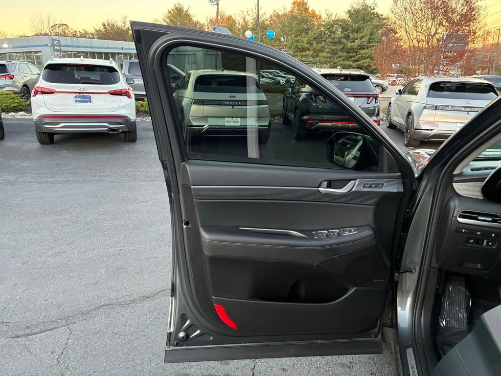 Used 2023 Hyundai Palisade Limited w/ Cargo Package image 46