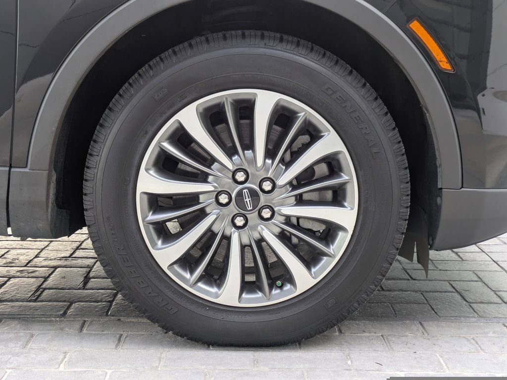 Used 2022 Lincoln Nautilus AWD w/ Premium Package image 12