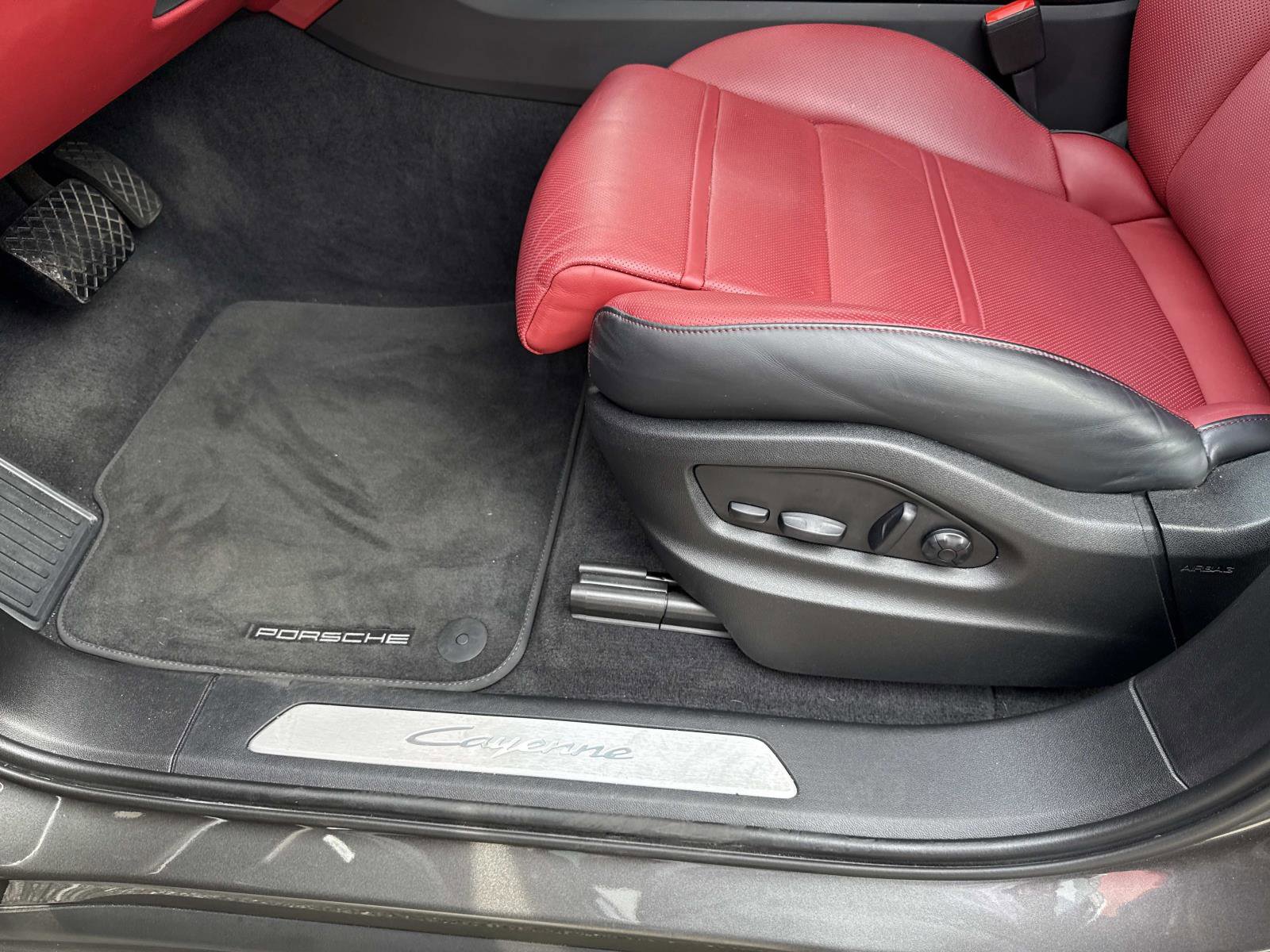 Certified 2024 Porsche Cayenne Coupe image 22