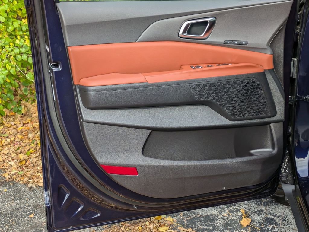 Used 2025 Kia Carnival EX image 11