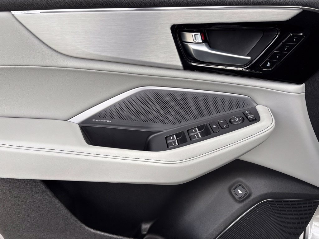 New 2026 Acura MDX w/ Technology Package FWD image 17