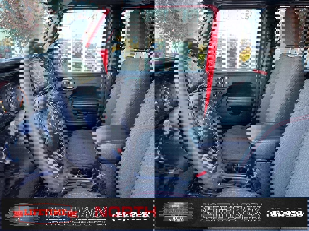 Used 2025 Jeep Wrangler Unlimited Rubicon image 3