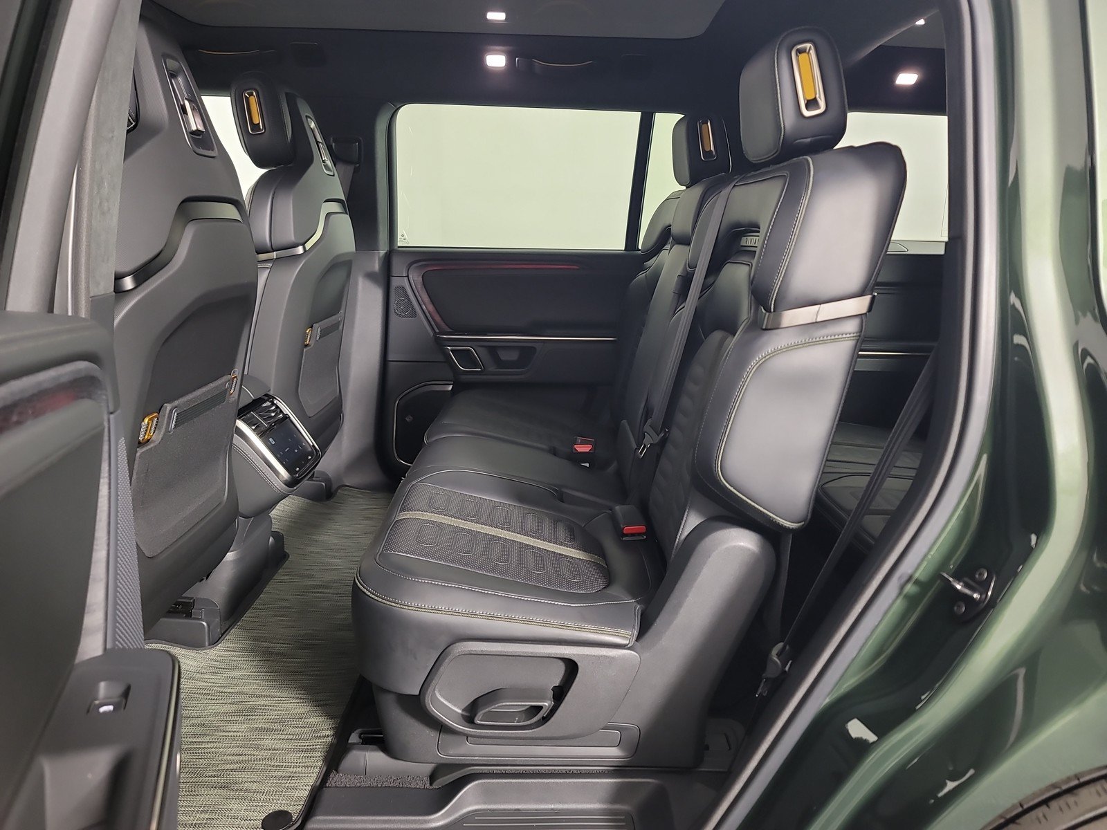 Used 2024 Rivian R1S Adventure AWD/4WD image 21
