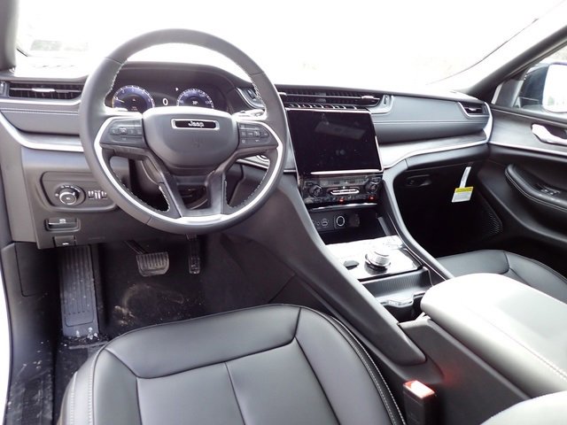 New 2025 Jeep Grand Cherokee L Limited image 12