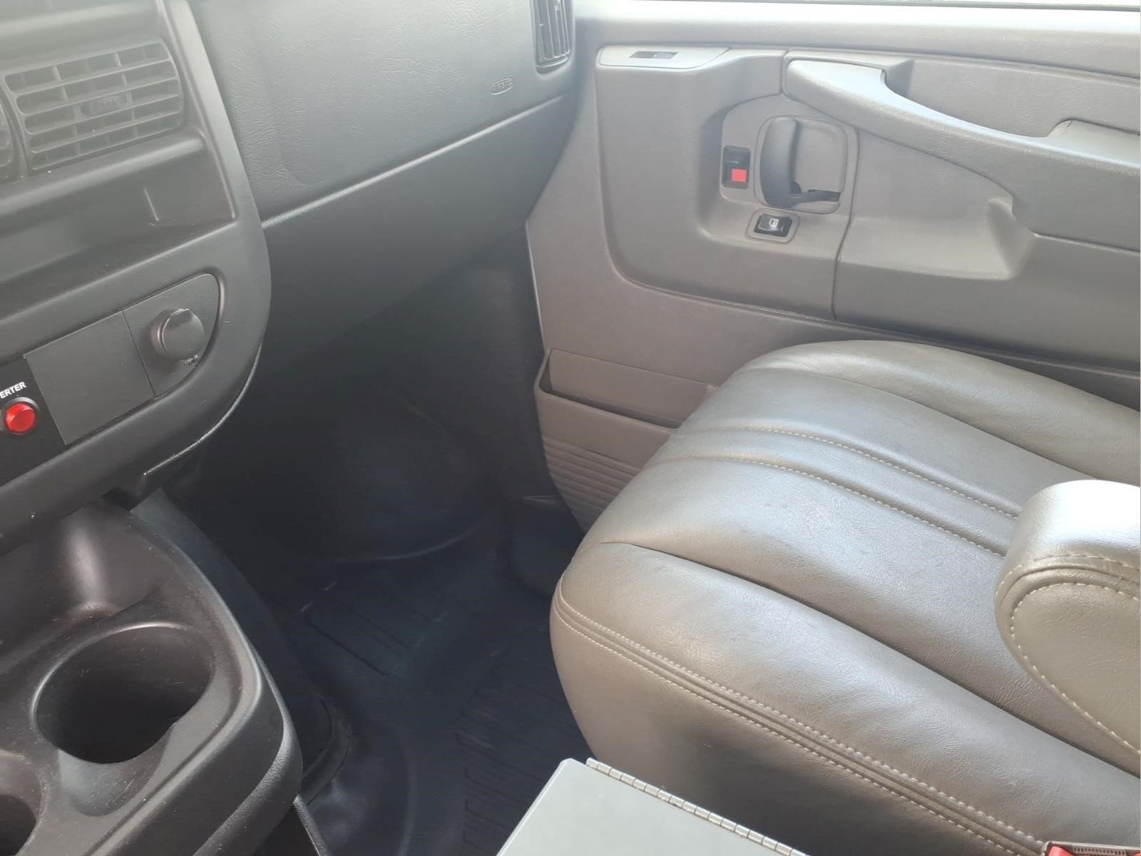 Used 2015 Chevrolet Express 2500 RWD image 19