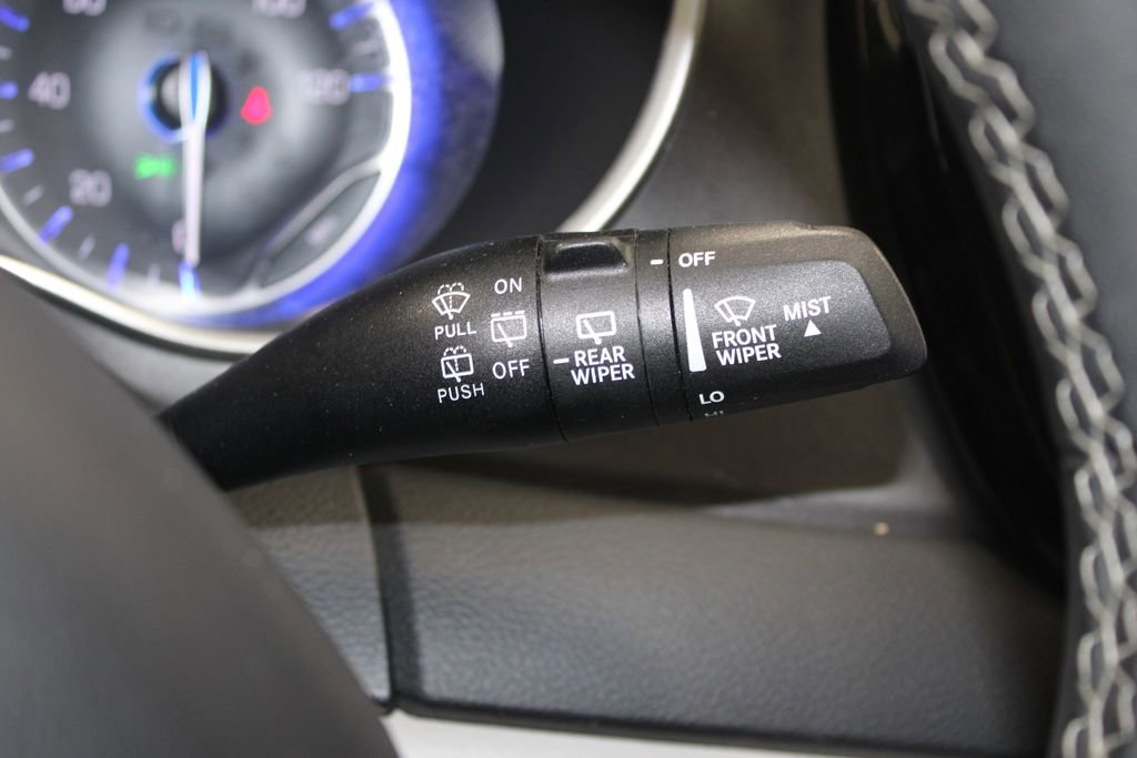 Used 2024 Chrysler Pacifica Touring-L image 38