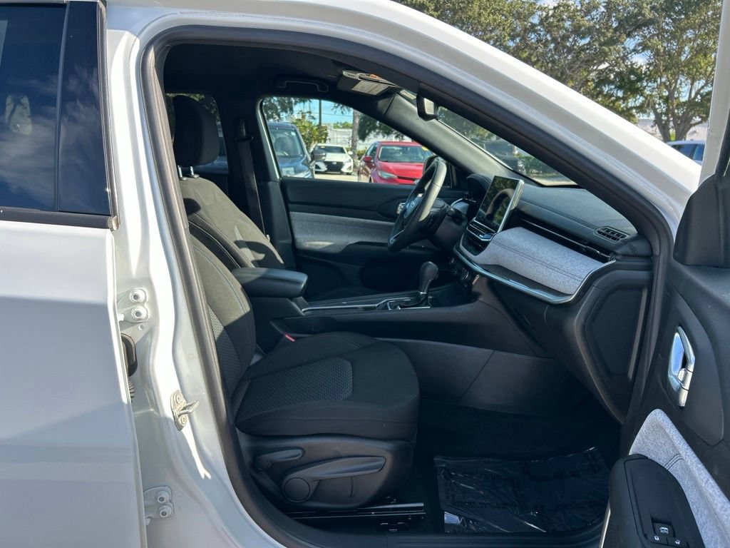 Used 2024 Jeep Compass Sport AWD/4WD image 40